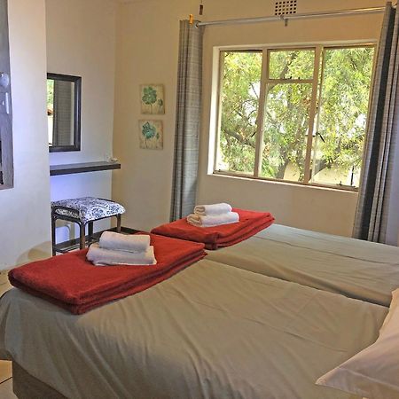 Hills And Dales Accommodation Lanseria Esterno foto